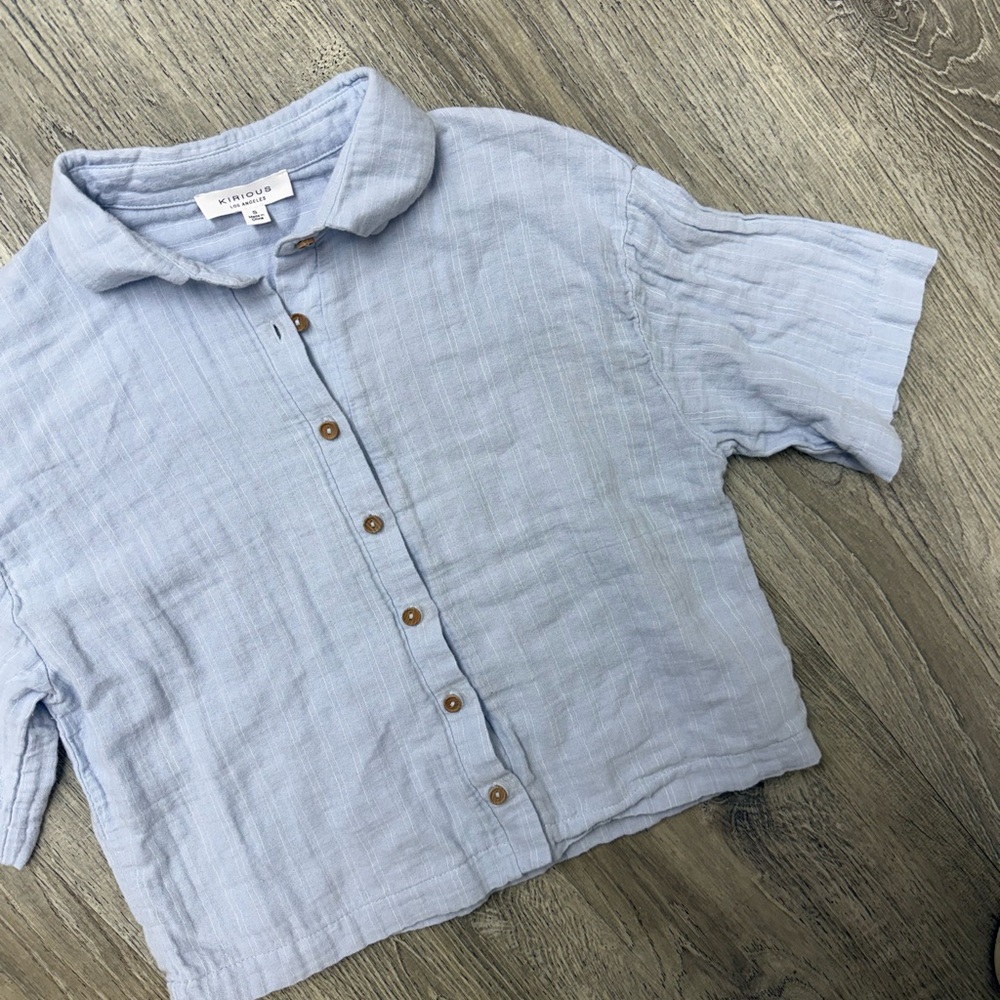 Kirious Los Angeles Light Blue Cropped Button-Up Top - Picture 4 of 5